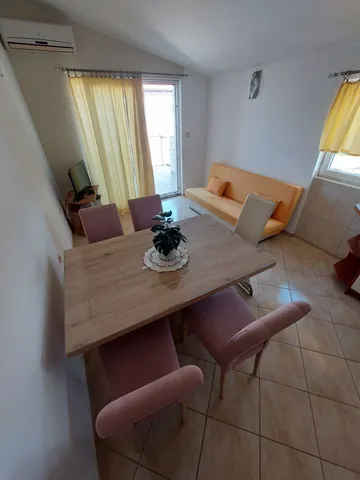 Two-Bedroom Apartment in Primošten for 4