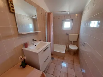 Two-Bedroom Apartment in Primošten for 4