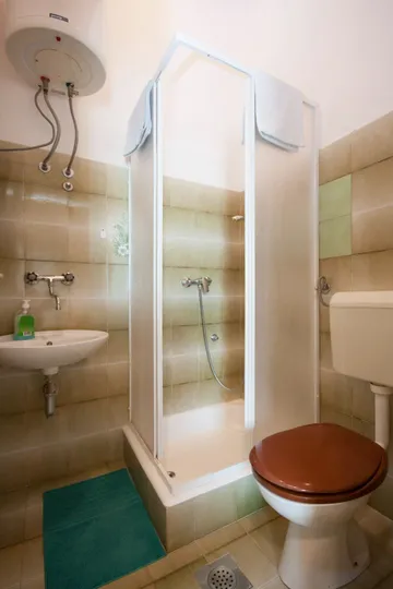 4-Bedroom Apartment in Brodarica for 8 Guests