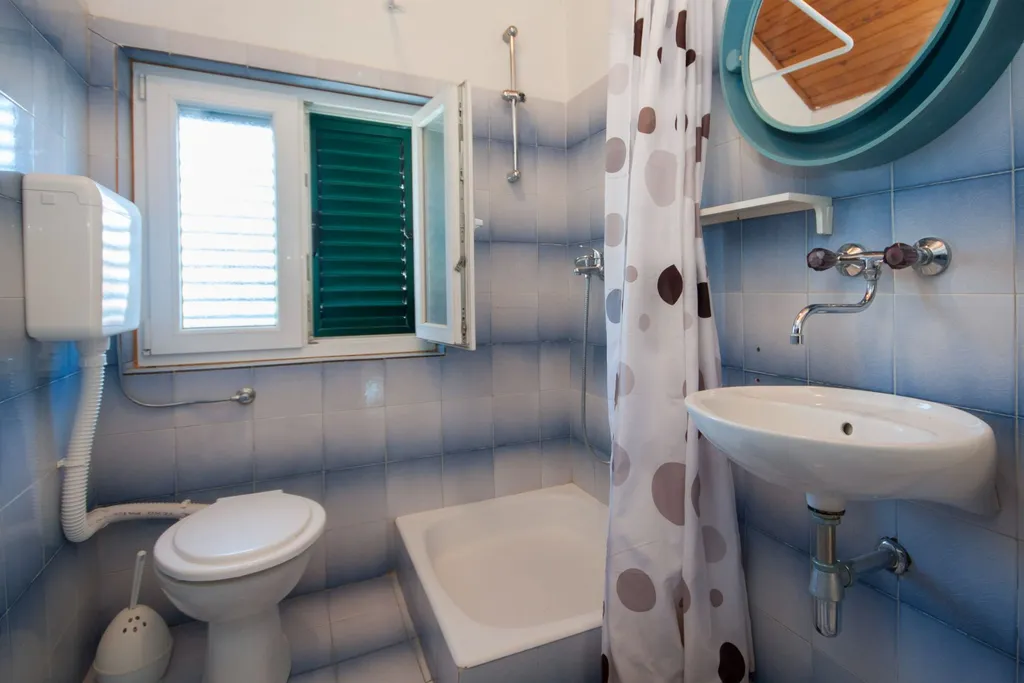 4-Bedroom Apartment in Brodarica for 8 Guests