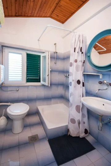 4-Bedroom Apartment in Brodarica for 8 Guests