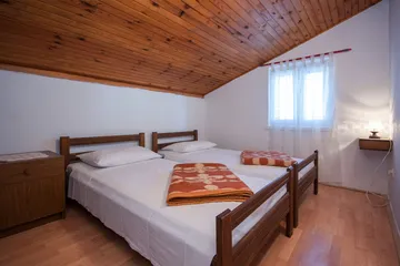 4-Bedroom Apartment in Brodarica for 8 Guests