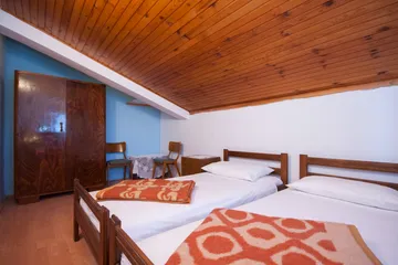 4-Bedroom Apartment in Brodarica for 8 Guests