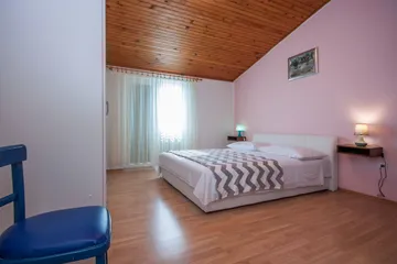 4-Bedroom Apartment in Brodarica for 8 Guests