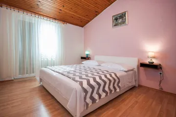 4-Bedroom Apartment in Brodarica for 8 Guests