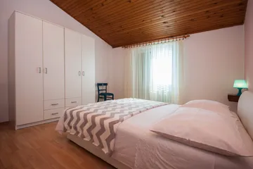 4-Bedroom Apartment in Brodarica for 8 Guests