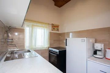 4-Bedroom Apartment in Brodarica for 8 Guests