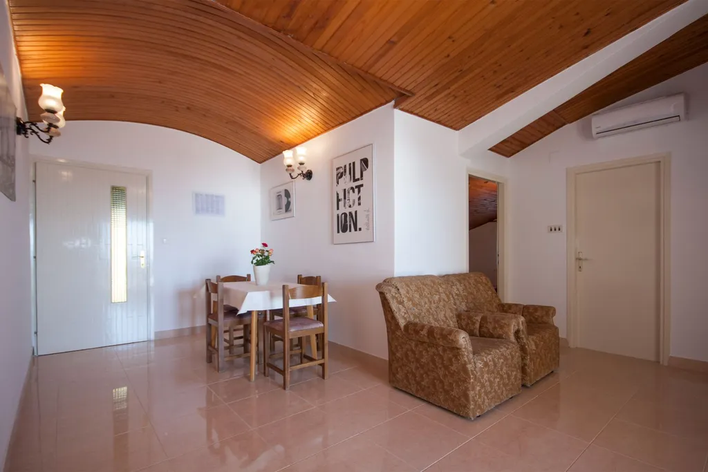4-Bedroom Apartment in Brodarica for 8 Guests
