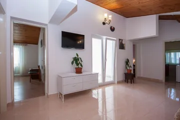 4-Bedroom Apartment in Brodarica for 8 Guests