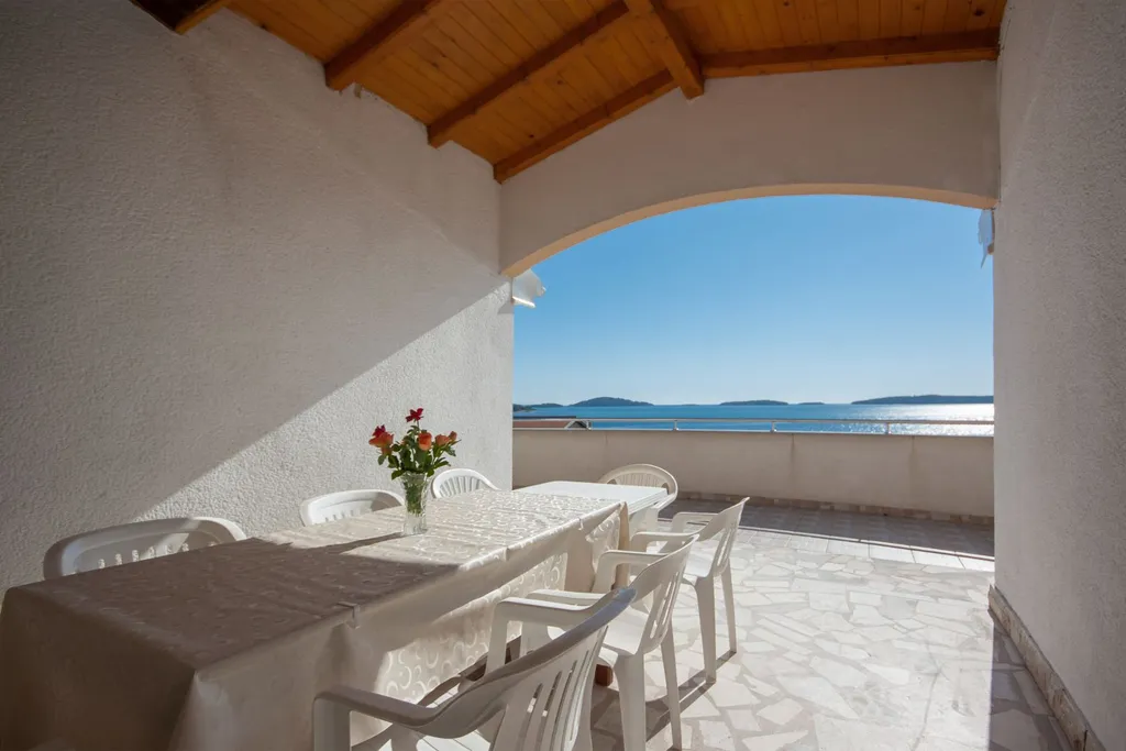 4-Bedroom Apartment in Brodarica for 8 Guests