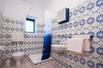 Spacious 5-Bedroom Apartment in Brodarica