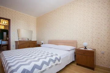 Spacious 5-Bedroom Apartment in Brodarica