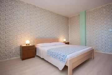 Spacious 5-Bedroom Apartment in Brodarica