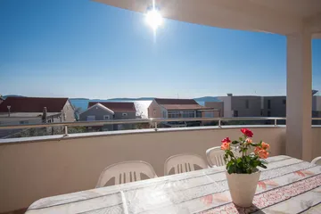 Spacious 5-Bedroom Apartment in Brodarica