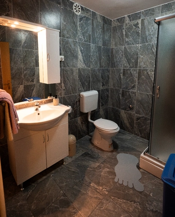 2-Bedroom Apartment in Vodice (Up to 6 Guests)