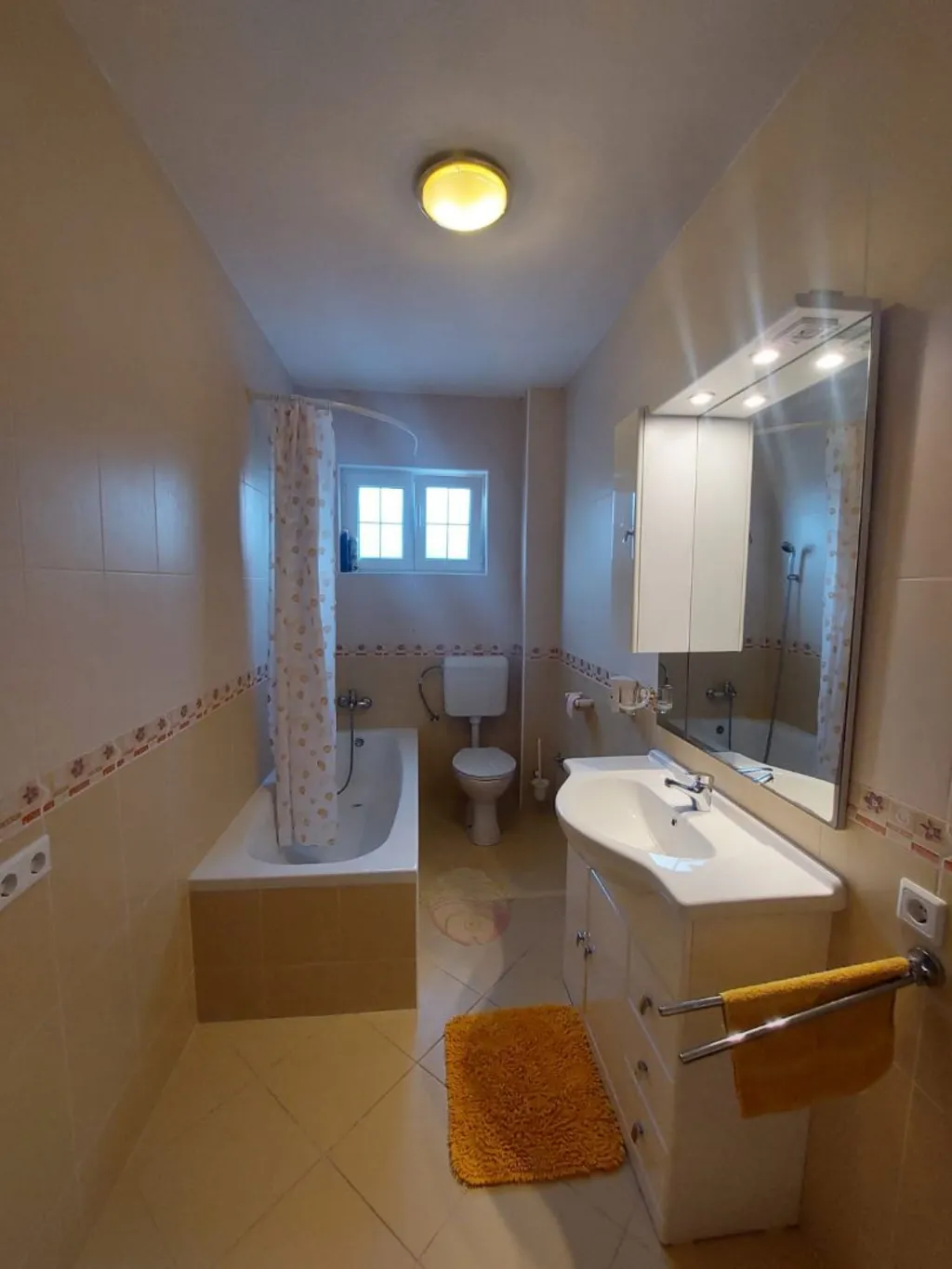 Vodice Two-Bedroom Apartment for 4 Guests with Parking