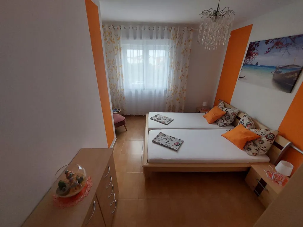 Vodice Two-Bedroom Apartment for 4 Guests with Parking