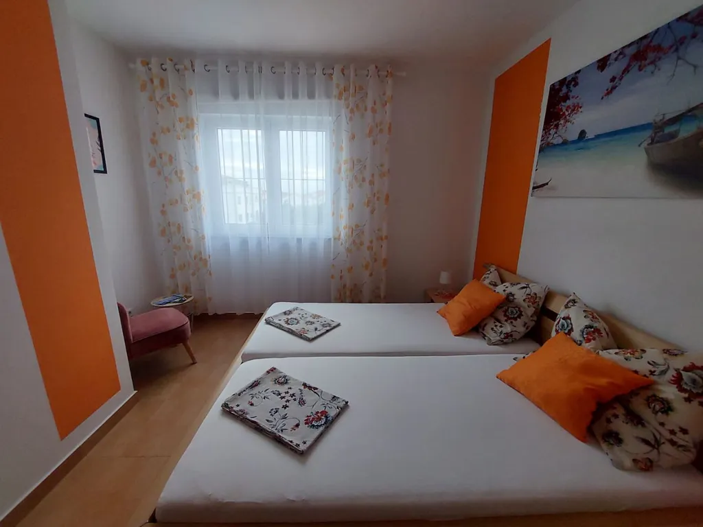 Vodice Two-Bedroom Apartment for 4 Guests with Parking