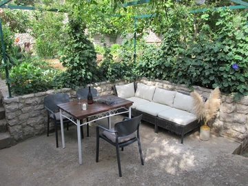 Pet-Friendly 1-Bedroom Apartment for 3 in Veli Lošinj