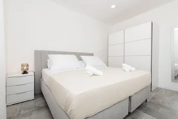 One-Bedroom Apartment in Mali Lošinj for 3-4 Guests