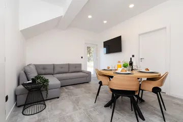 One-Bedroom Apartment in Mali Lošinj for 3-4 Guests