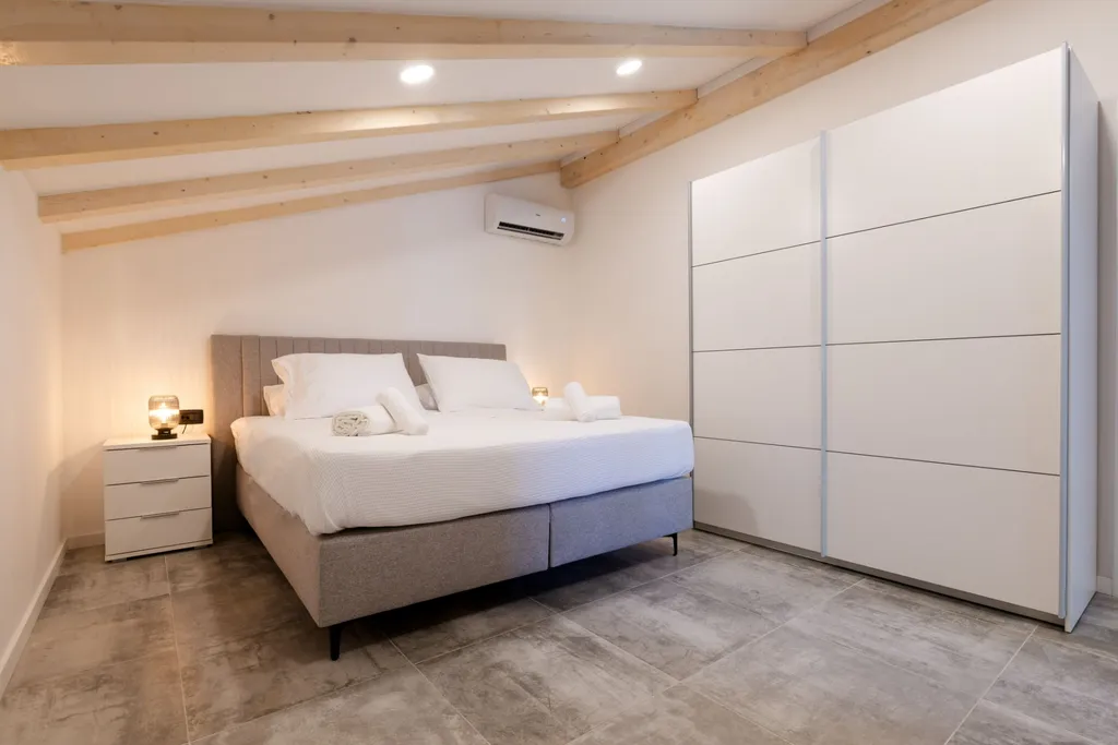 One-Bedroom Apartment in Mali Lošinj with Balcony
