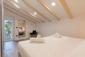 One-Bedroom Apartment in Mali Lošinj with Balcony