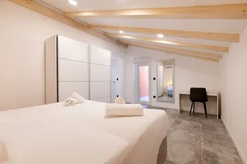 One-Bedroom Apartment in Mali Lošinj with Balcony