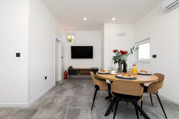 One-Bedroom Apartment in Mali Lošinj with Balcony