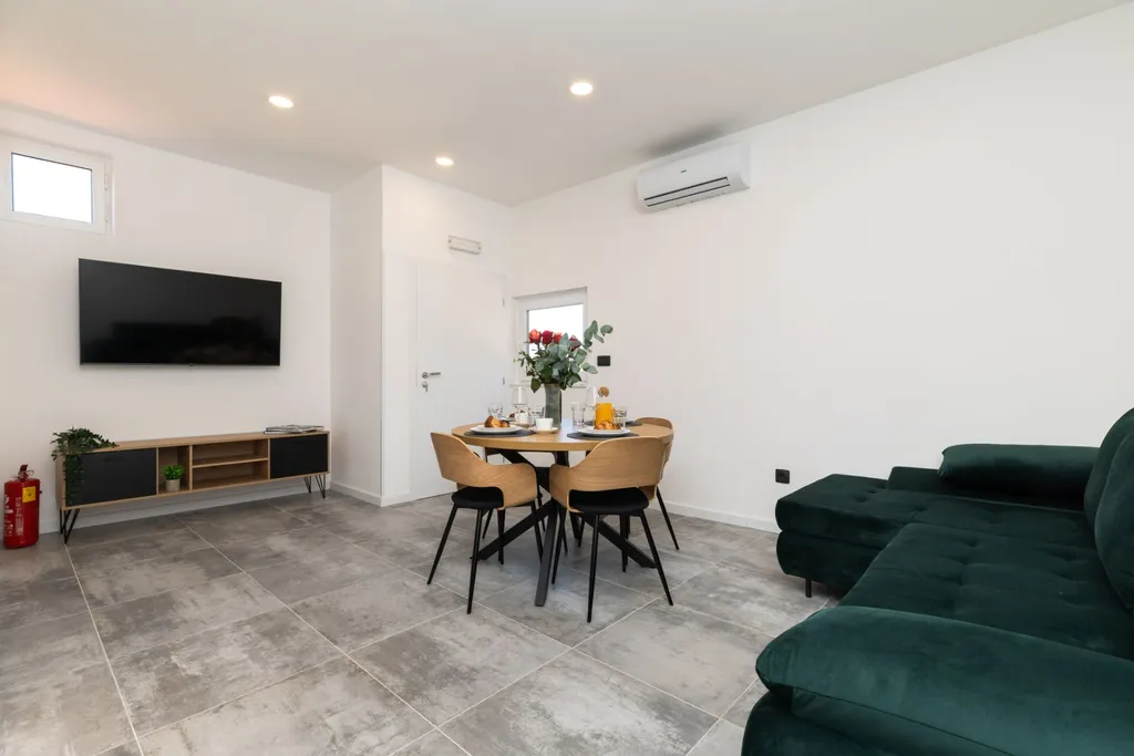 One-Bedroom Apartment in Mali Lošinj with Balcony