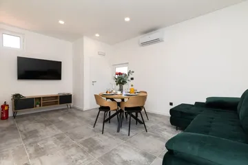 One-Bedroom Apartment in Mali Lošinj with Balcony