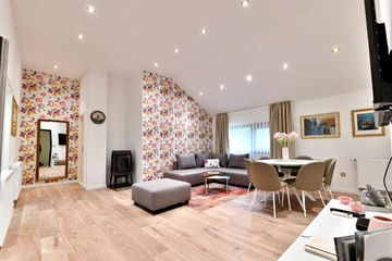 Rakovica 2-Bedroom Apartment with Hot Tub