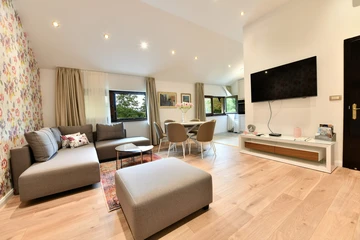 Rakovica 2-Bedroom Apartment with Hot Tub