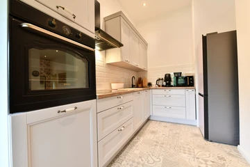 Rakovica 2-Bedroom Apartment with Hot Tub