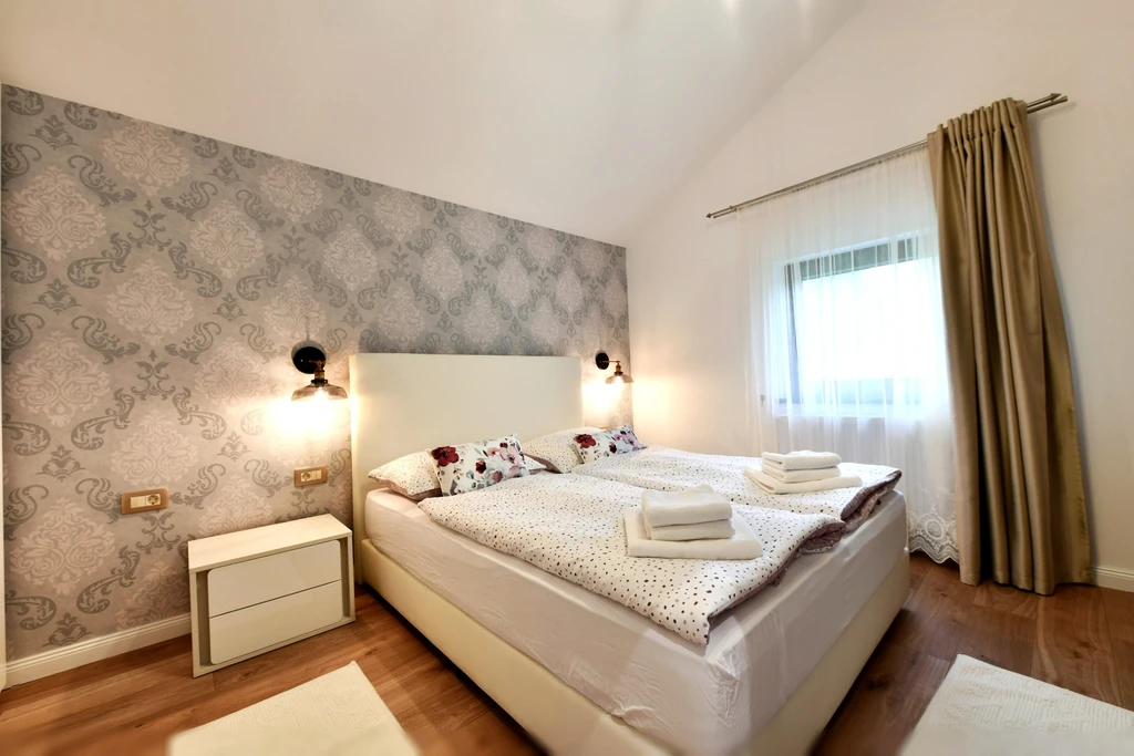 Rakovica 2-Bedroom Apartment with Hot Tub
