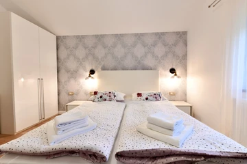 Rakovica 2-Bedroom Apartment with Hot Tub