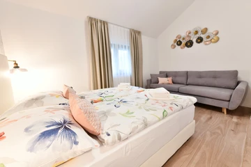 Rakovica 2-Bedroom Apartment with Hot Tub