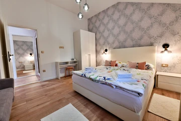 Rakovica 2-Bedroom Apartment with Hot Tub