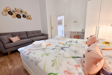 Rakovica 2-Bedroom Apartment with Hot Tub