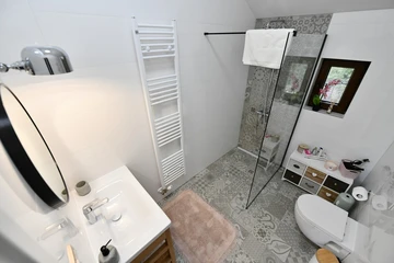 Rakovica 2-Bedroom Apartment with Hot Tub