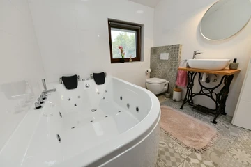 Rakovica 2-Bedroom Apartment with Hot Tub