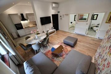 Rakovica 2-Bedroom Apartment with Hot Tub