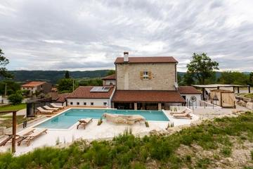 4-Bedroom Villa in Žudetići (Up to 8 Guests)