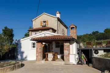 4-Bedroom Villa in Žudetići (Up to 8 Guests)