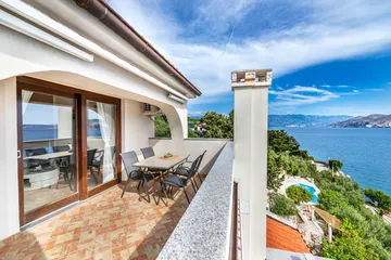 Sea-View Apartment with 1 Bedroom in Baška