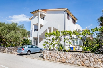 1-Bedroom Apartment with Parking in Baška