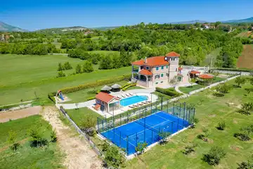 Ružić Villa for Up to 10 Guests