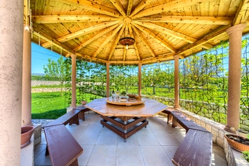 Ružić Villa for Up to 10 Guests