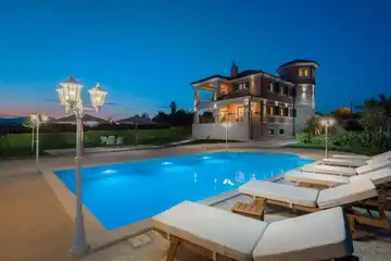 Ružić Villa for Up to 10 Guests