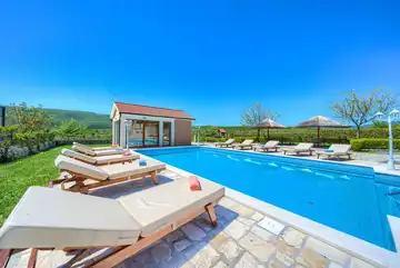 Ružić Villa for Up to 10 Guests